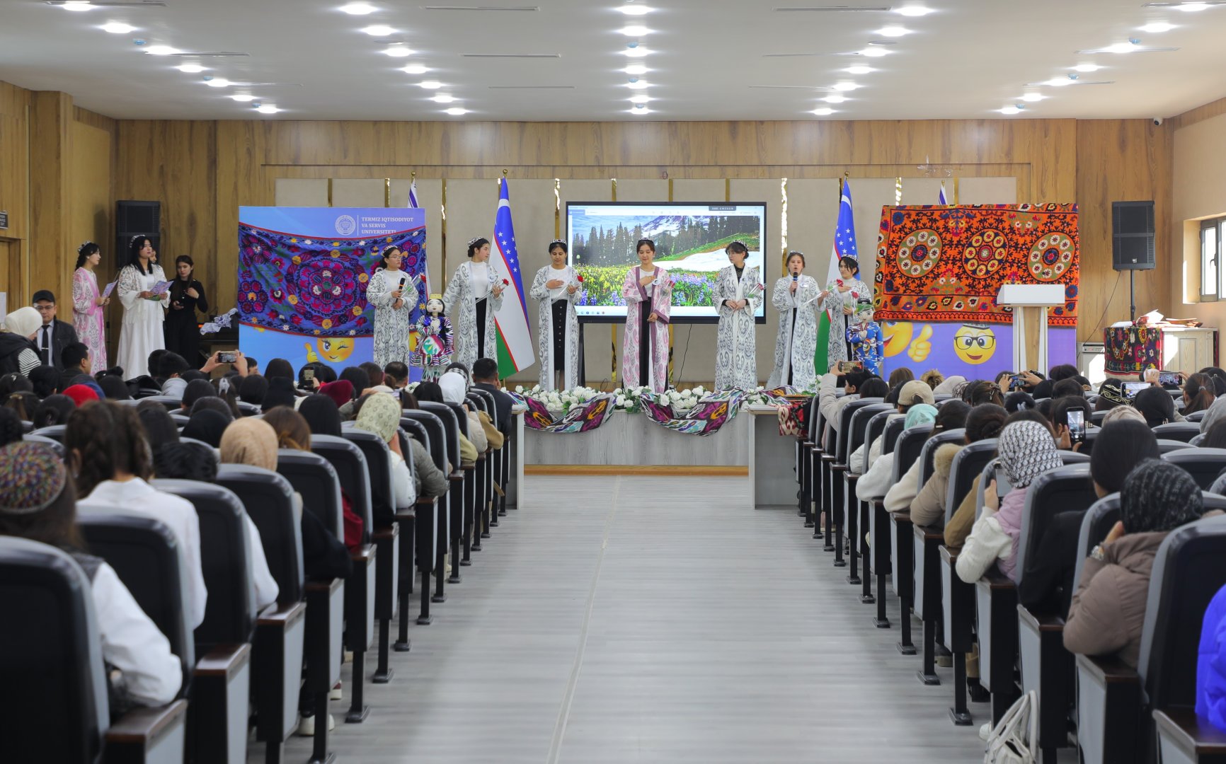 TISUda “Qizlar davrasi” ko‘rik-tanlovi